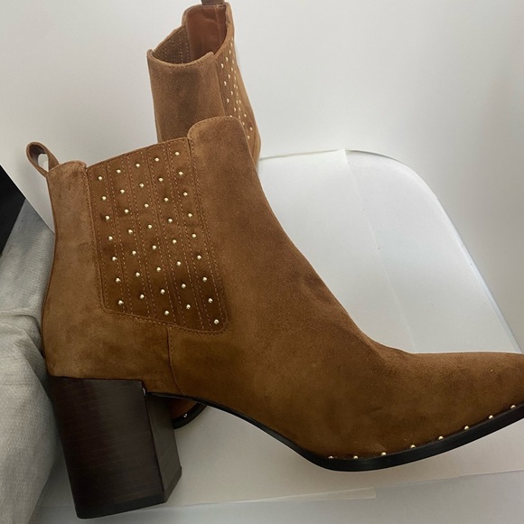 -- WHITE HOUSE BLACK MARKET Heidi Gore Ankle Boot size 9 - Picture 7 of 9